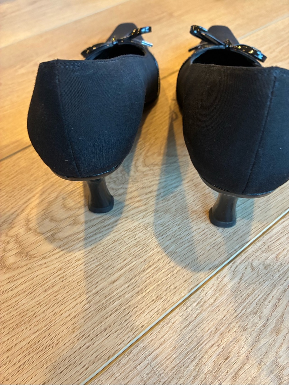 Vaneli Black Pointed Toe Pumps with Bow Accent witchy vintage look size 7 EUC - Picture 5 of 8